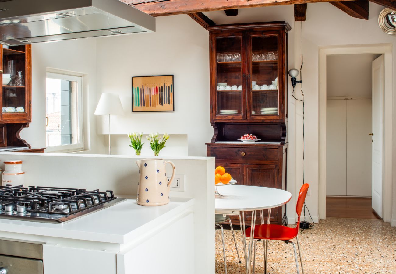 Apartment in Venice - Santa Giustina Canal View R&R