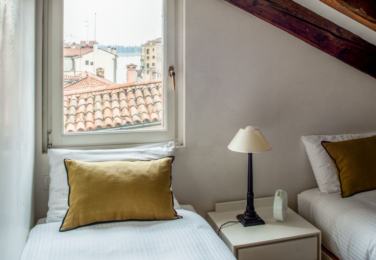 Apartment in Venice - Santa Giustina Canal View R&R