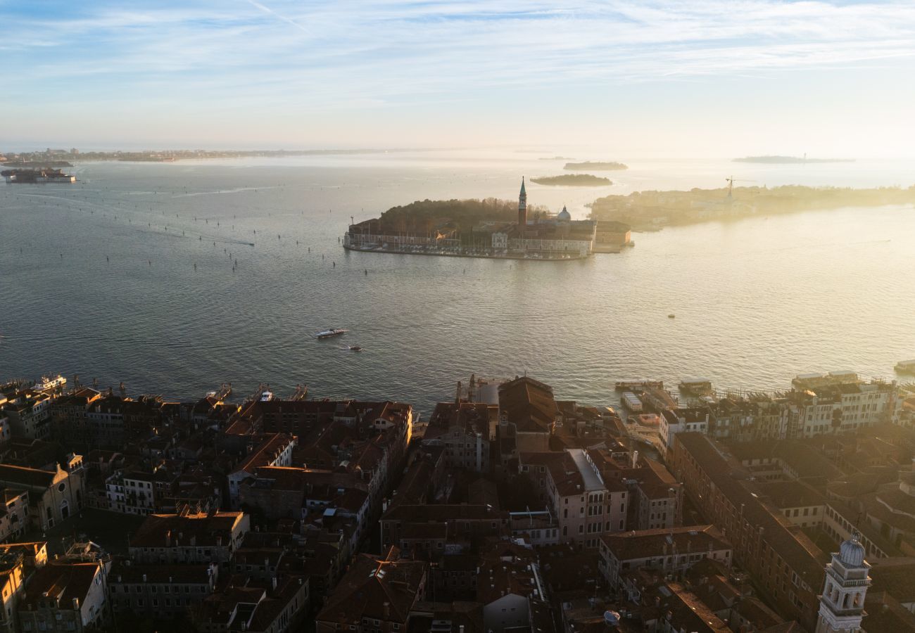 Apartment in Venice - Santa Giustina Canal View R&R