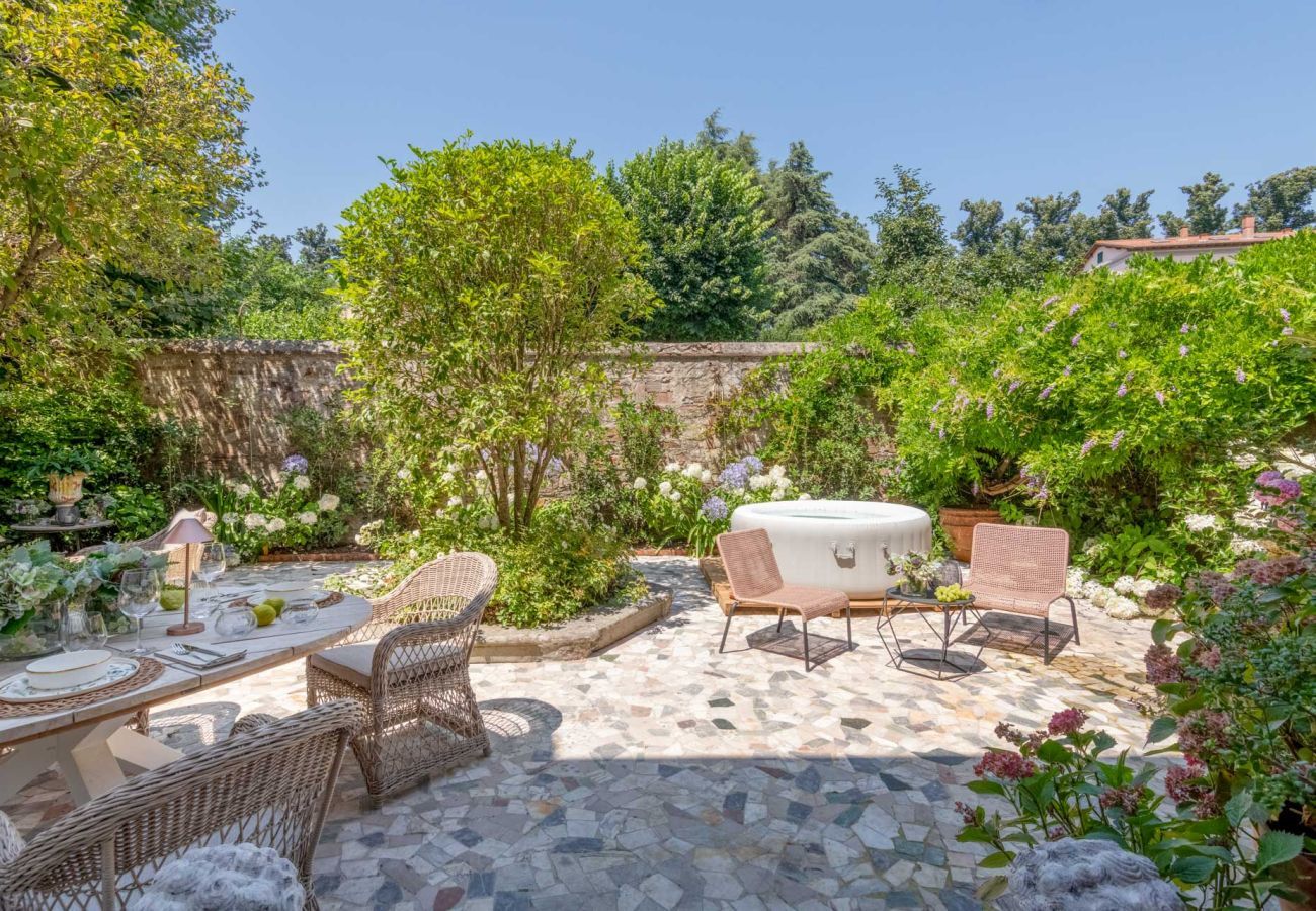 Apartment in Lucca - The Garden Lodge