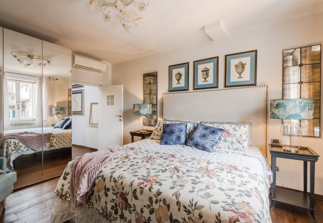 Apartment in Lucca - ClockTower Penthouse