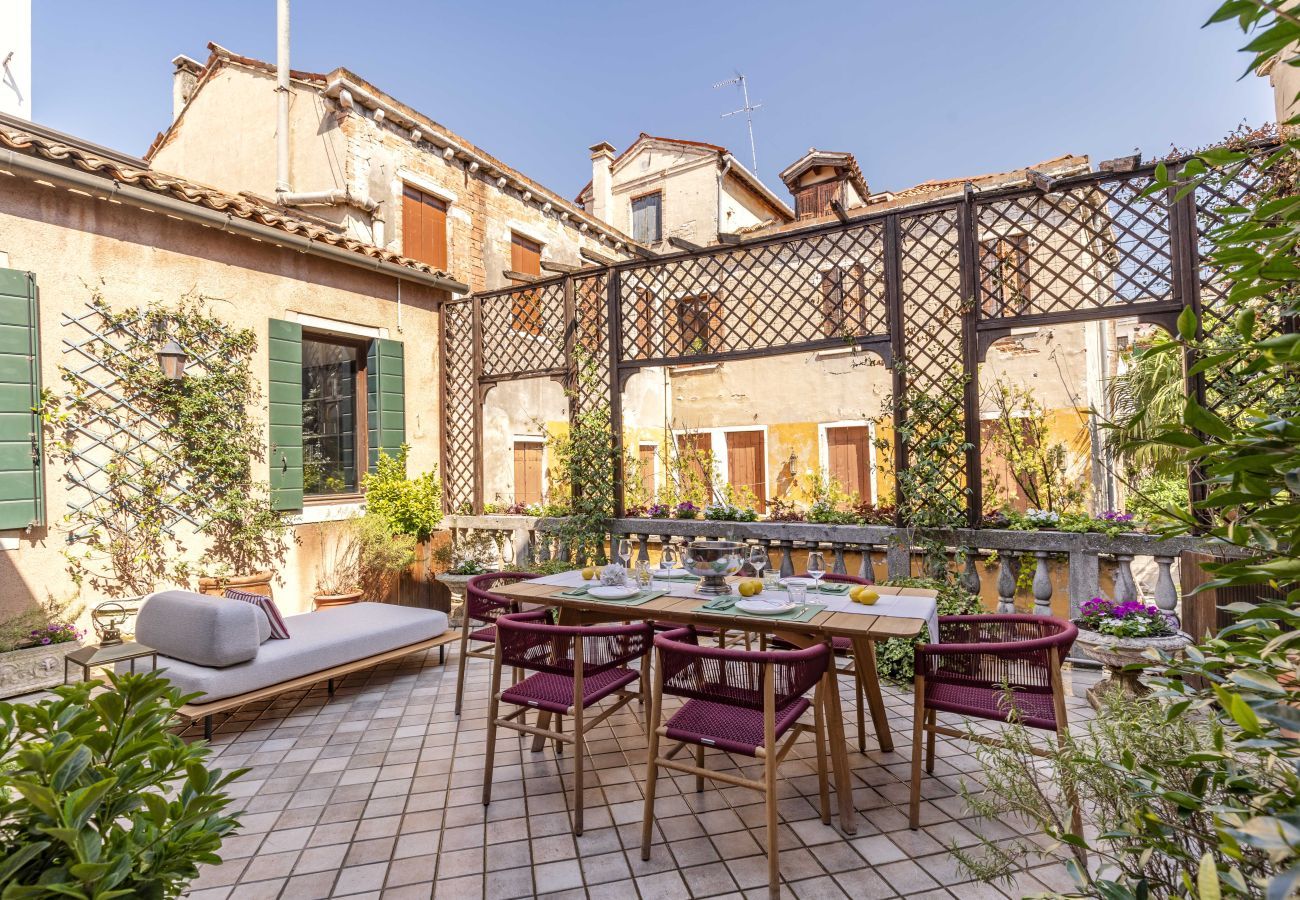 Apartment in Venice - San Barnaba Palace - Apartment with Terrace R&R