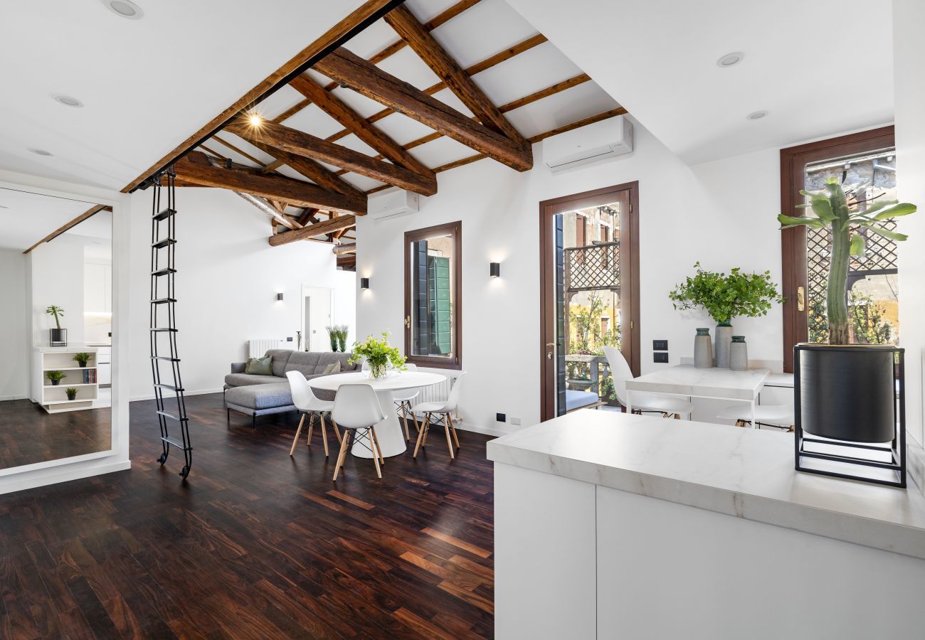Apartment in Venice - San Barnaba Palace - Apartment with Terrace R&R