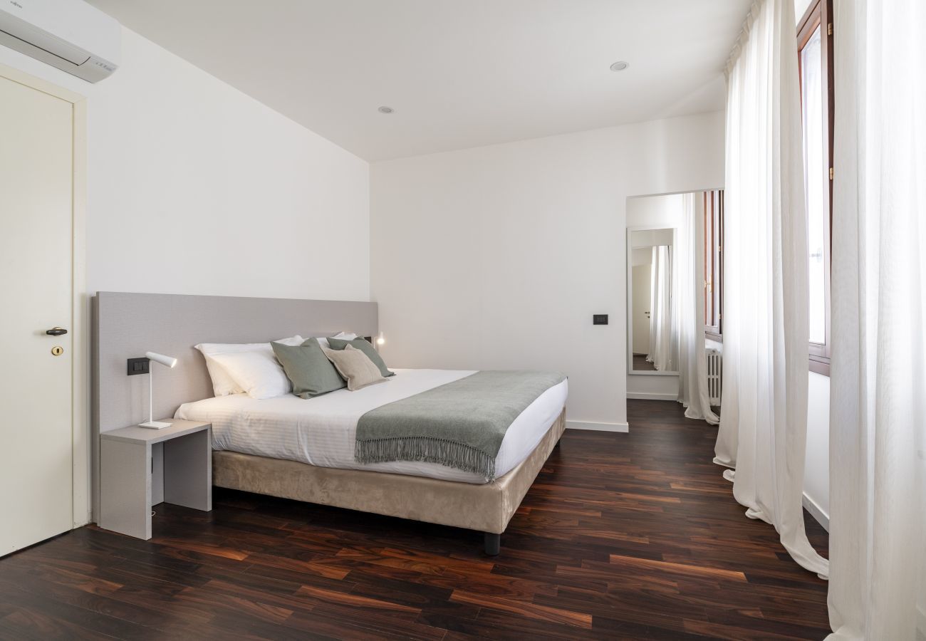 Apartment in Venice - San Barnaba Palace - Apartment with Terrace R&R