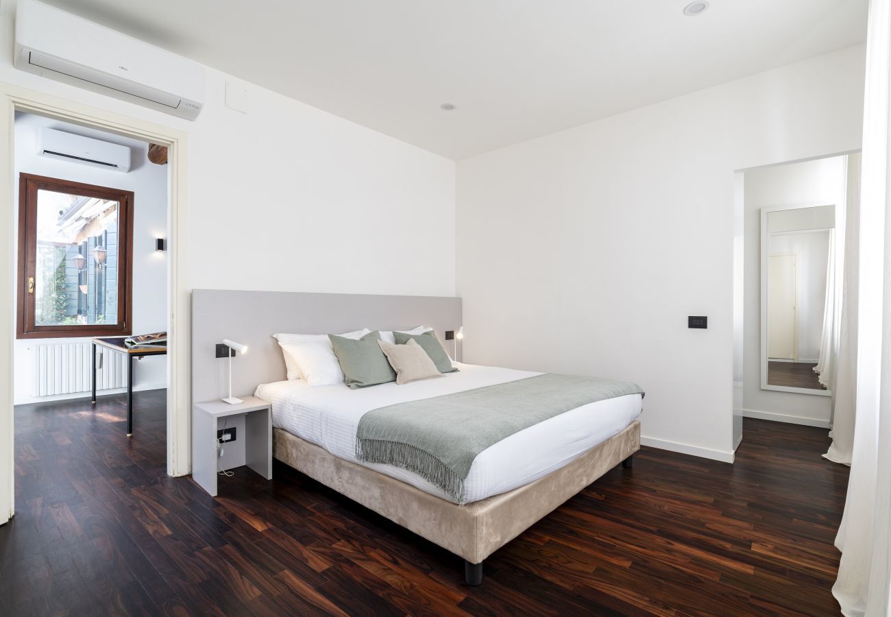 Apartment in Venice - San Barnaba Palace - Apartment with Terrace R&R