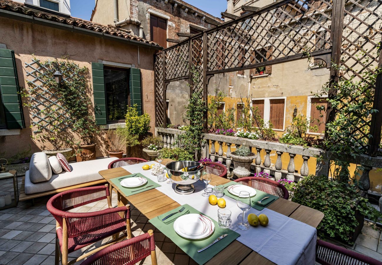 Apartment in Venice - San Barnaba Palace - Apartment with Terrace R&R