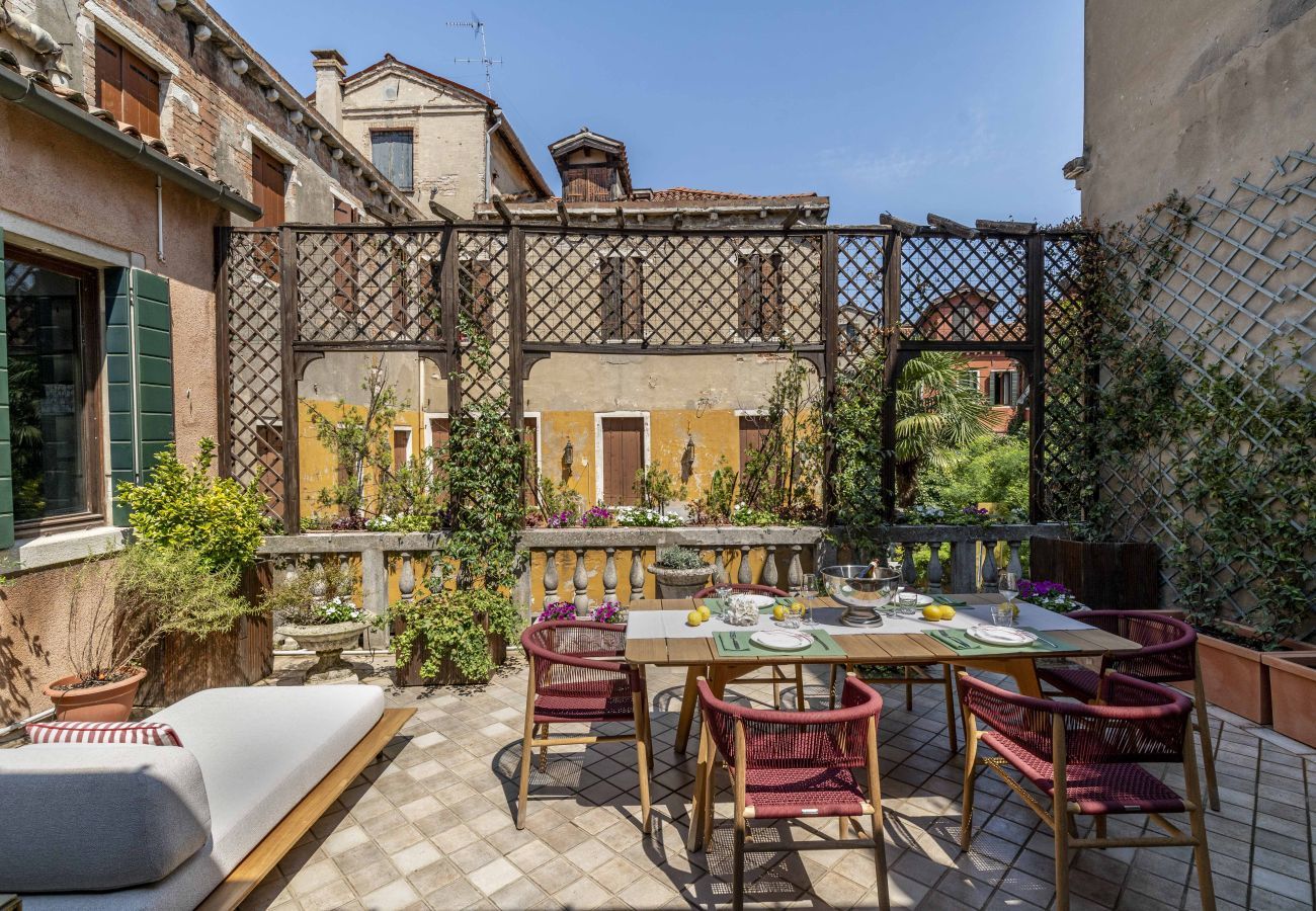 Apartment in Venice - San Barnaba Palace - Apartment with Terrace R&R