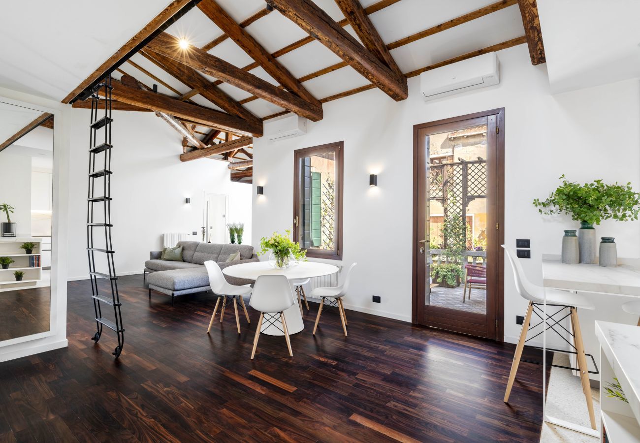 Apartment in Venice - San Barnaba Palace - Apartment with Terrace R&R