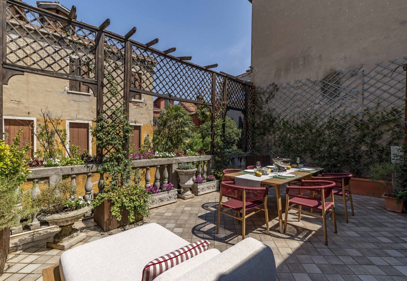 Apartment in Venice - San Barnaba Palace - Apartment with Terrace R&R