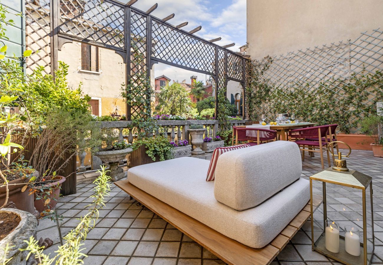 Apartment in Venice - San Barnaba Palace - Apartment with Terrace R&R