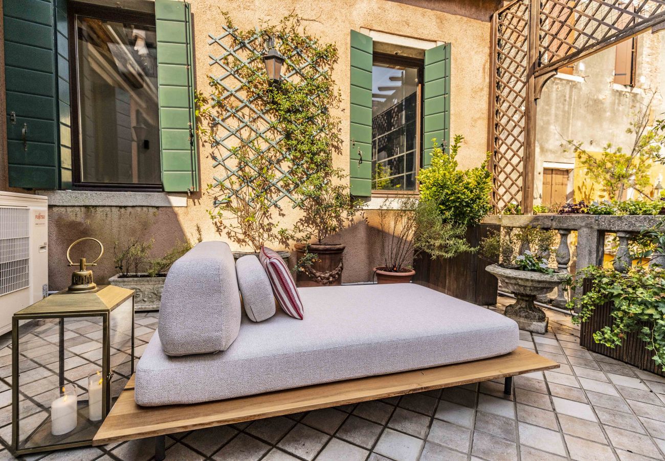 Apartment in Venice - San Barnaba Palace - Apartment with Terrace R&R