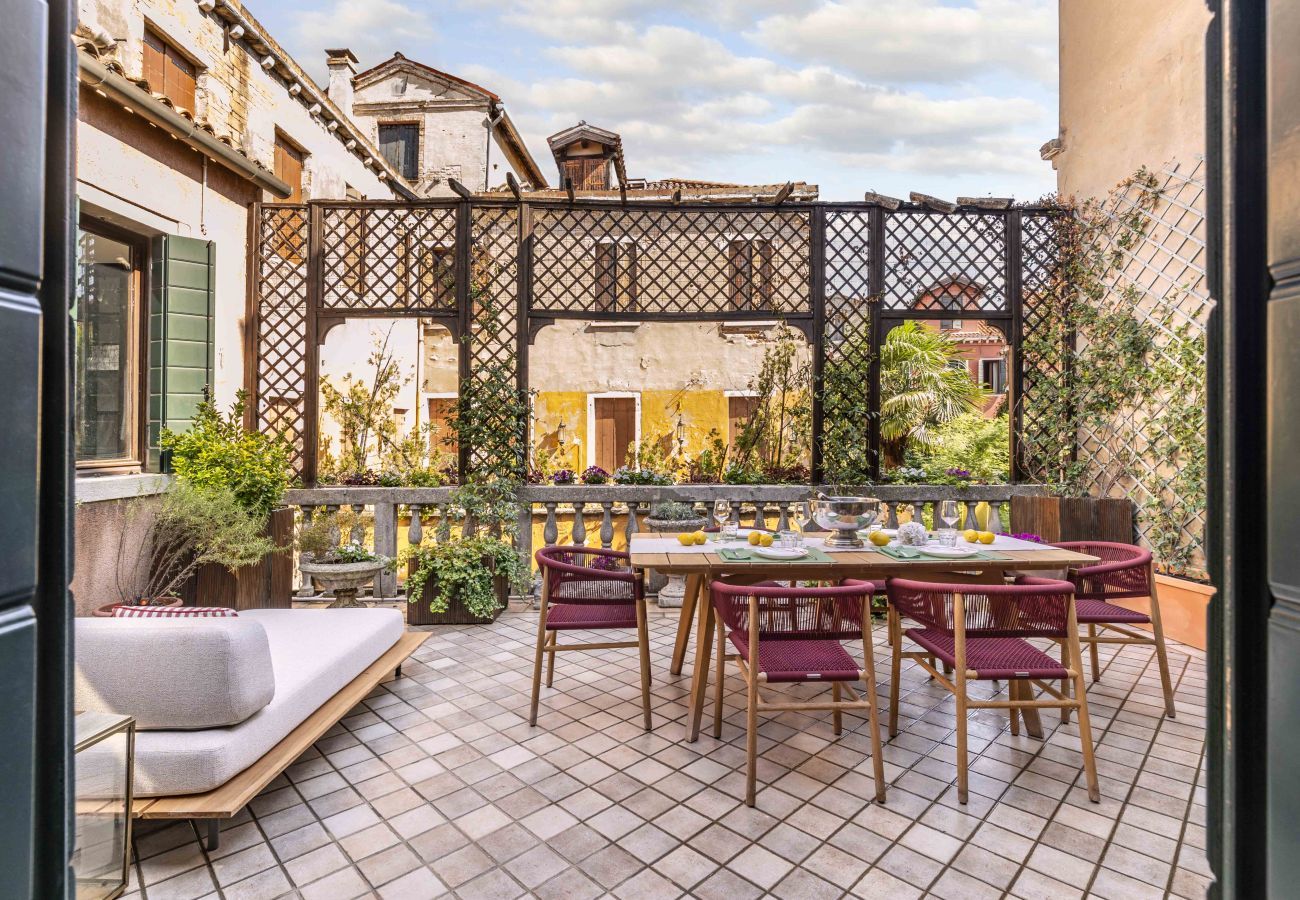 Apartment in Venice - San Barnaba Palace - Apartment with Terrace R&R