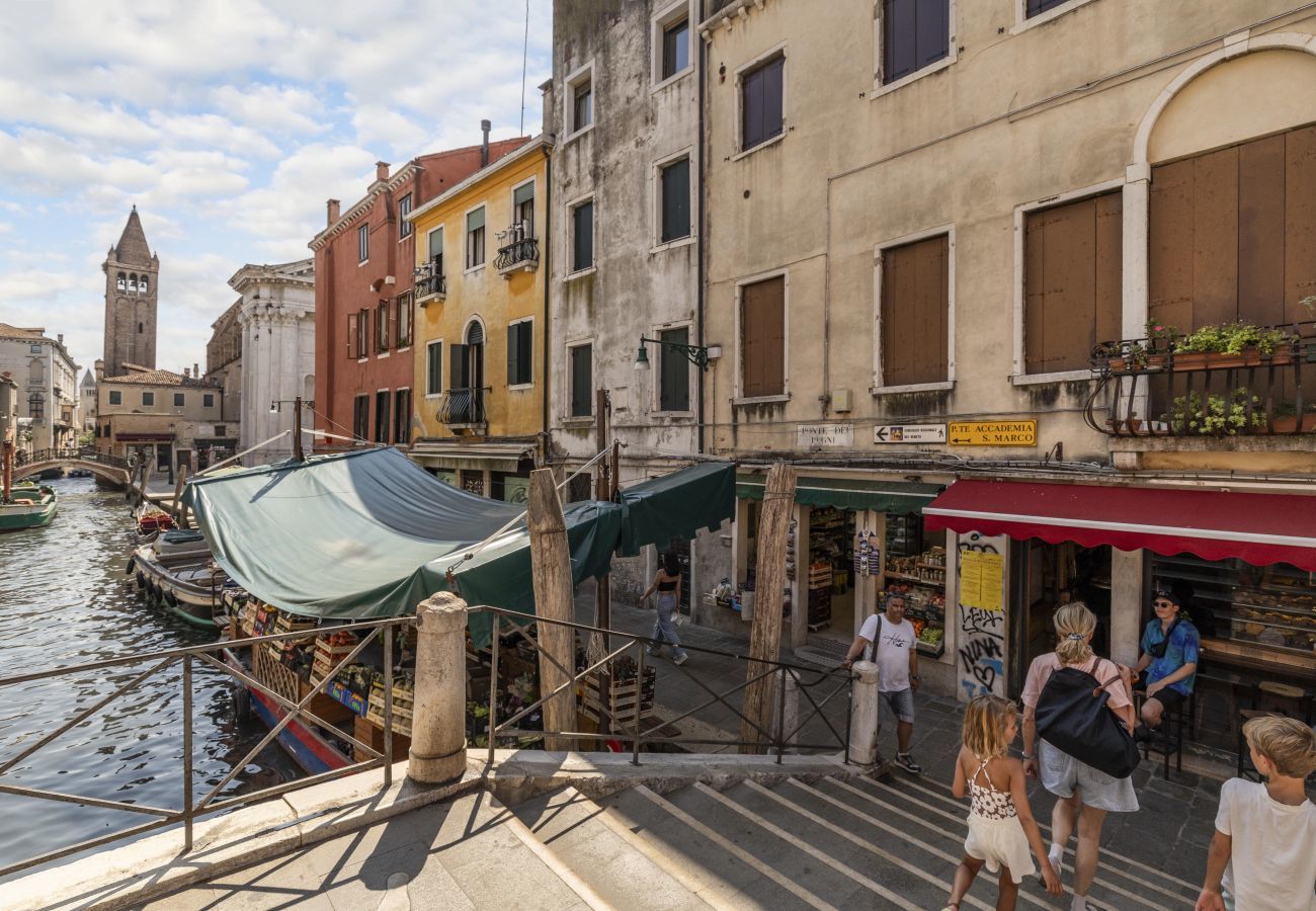 Apartment in Venice - San Barnaba Palace - Apartment with Terrace R&R