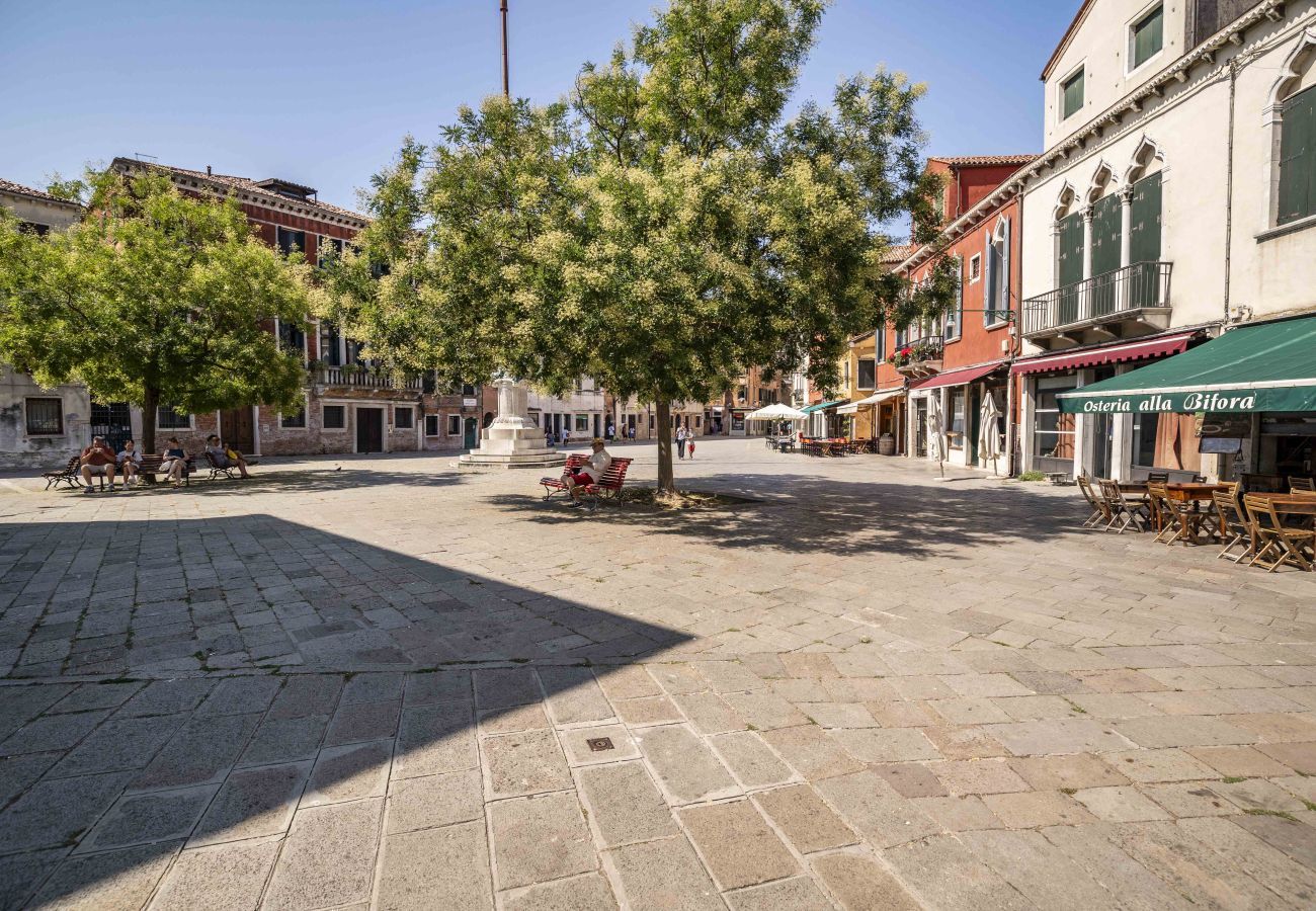 Apartment in Venice - San Barnaba Palace - Apartment with Terrace R&R