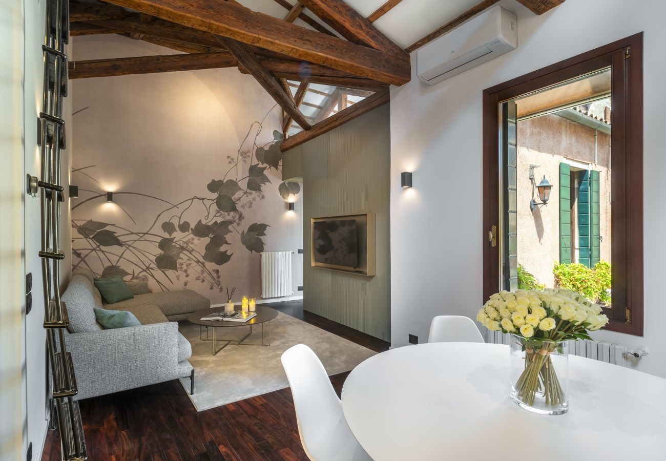 Apartment in Venice - San Barnaba Palace - Apartment with Terrace R&R