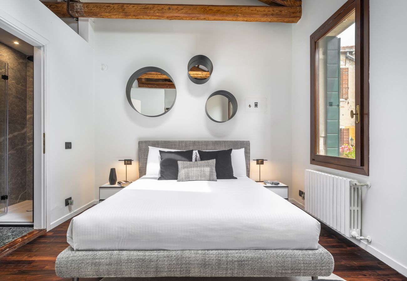 Apartment in Venice - San Barnaba Palace - Apartment with Terrace R&R