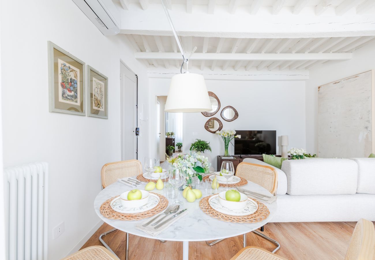 Apartment in Lucca - Letizia Mirror