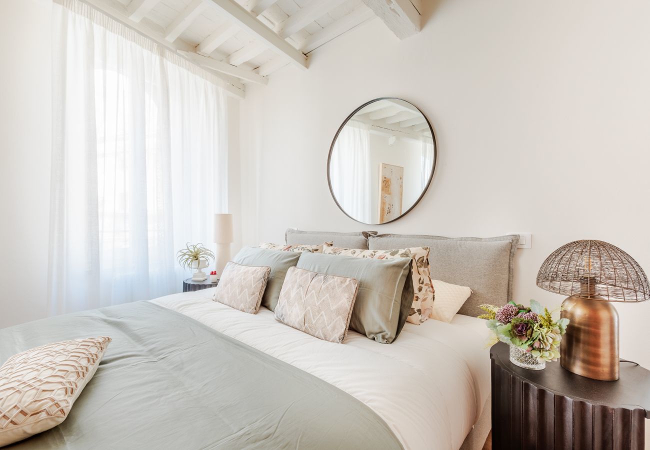 Apartment in Lucca - Letizia Mirror