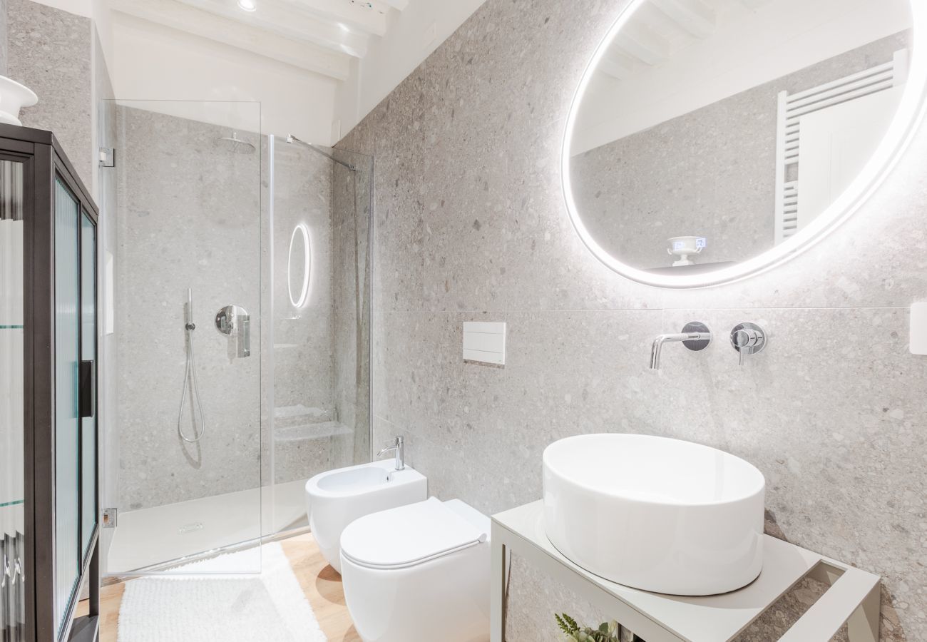 Apartment in Lucca - Letizia Mirror