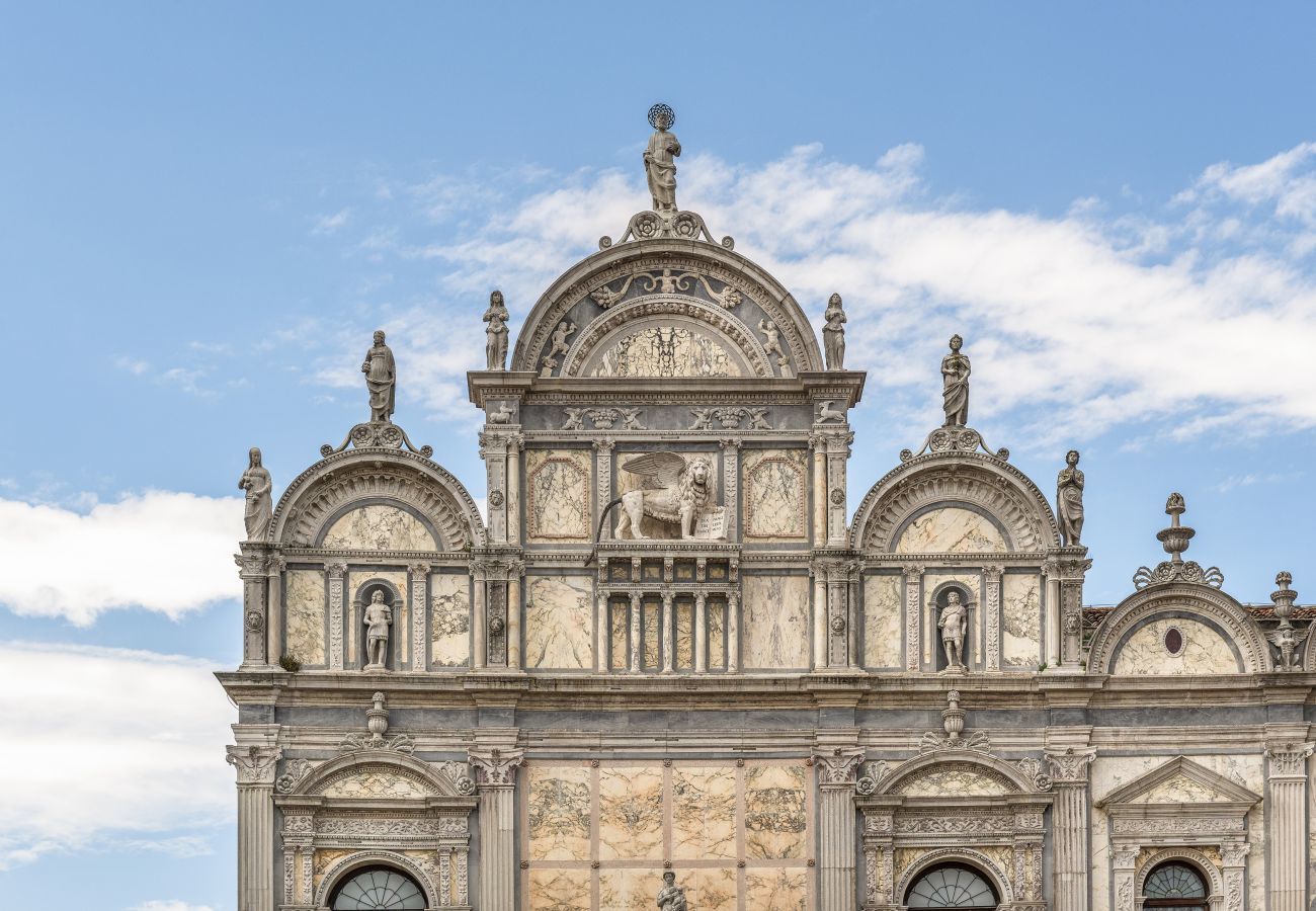 Apartment in Venice - Modern Apartment with View on San Giovanni e Paolo