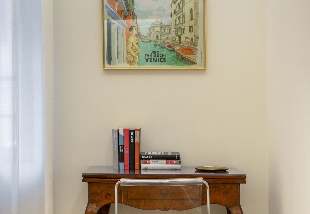 Apartment in Venice - Modern Apartment with View on San Giovanni e Paolo