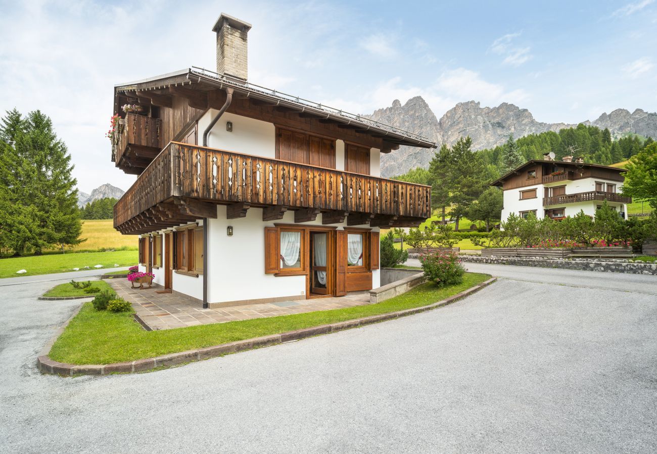 Apartment in Cortina d´Ampezzo - Verocai Charming Chalet R&R