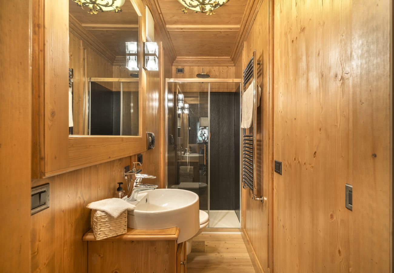 Apartment in Cortina d´Ampezzo - Elegant Tablà with Garden R&R