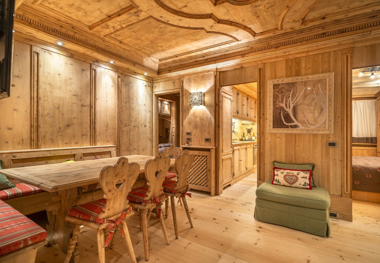 Apartment in Cortina d´Ampezzo - Elegant Tablà with Garden R&R