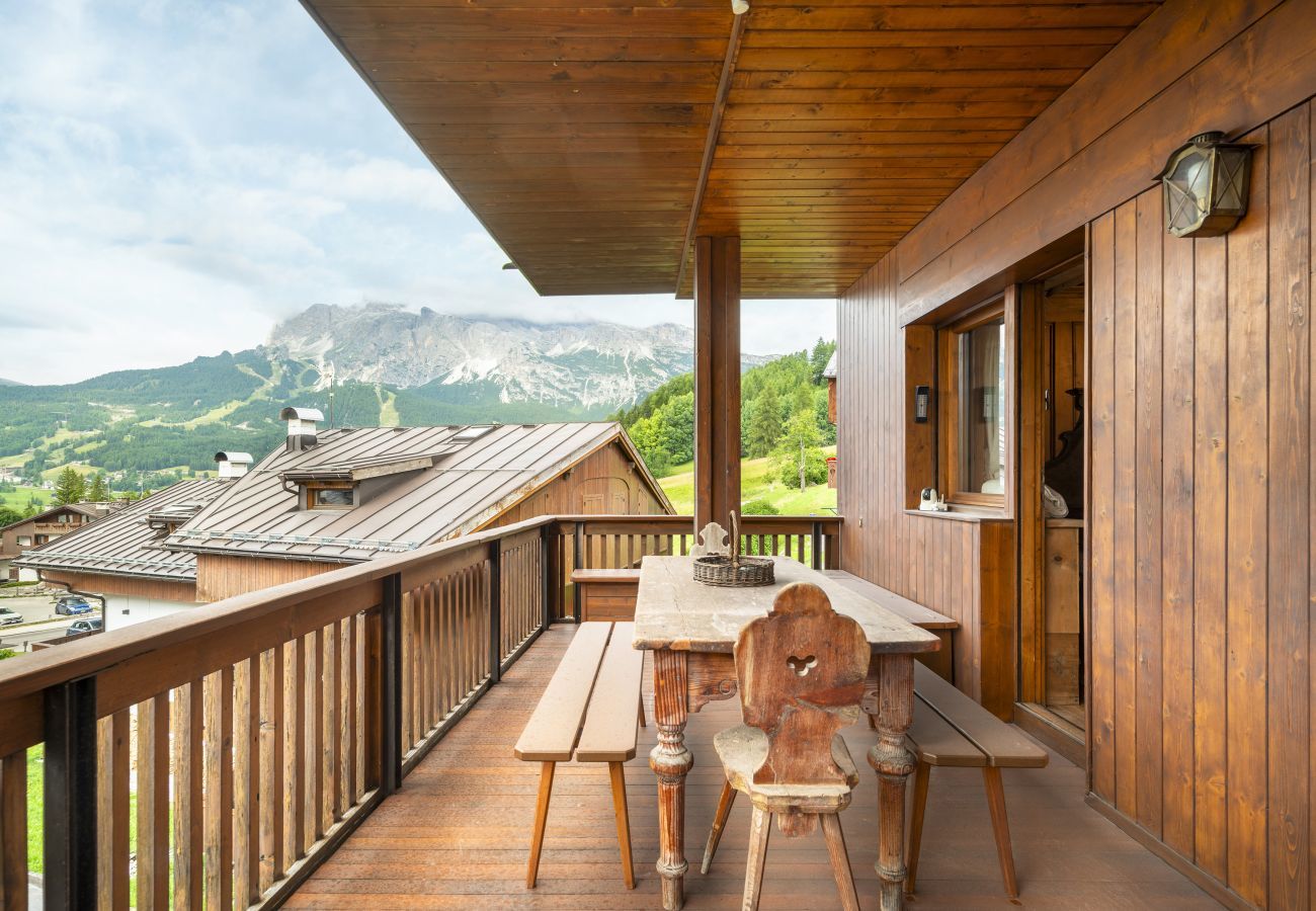 Apartment in Cortina d´Ampezzo - Tofane View Apartment with Terrace R&R