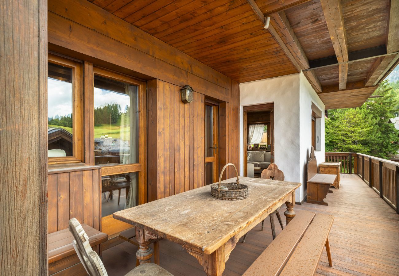 Apartment in Cortina d´Ampezzo - Tofane View Apartment with Terrace R&R