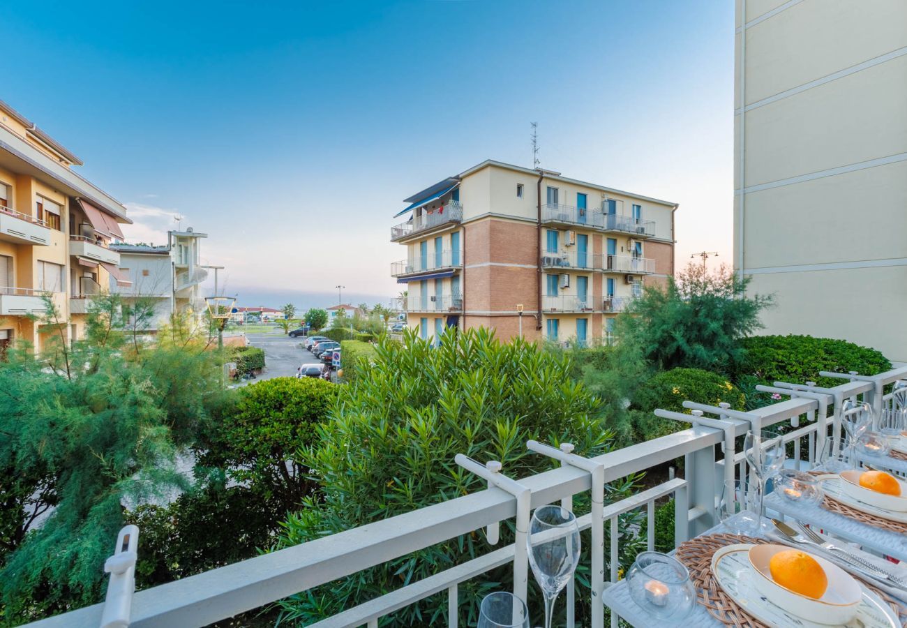 Apartment in Viareggio - Marine Charm