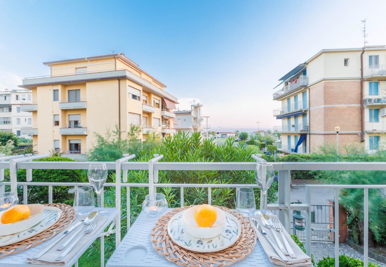 Apartment in Viareggio - Marine Charm