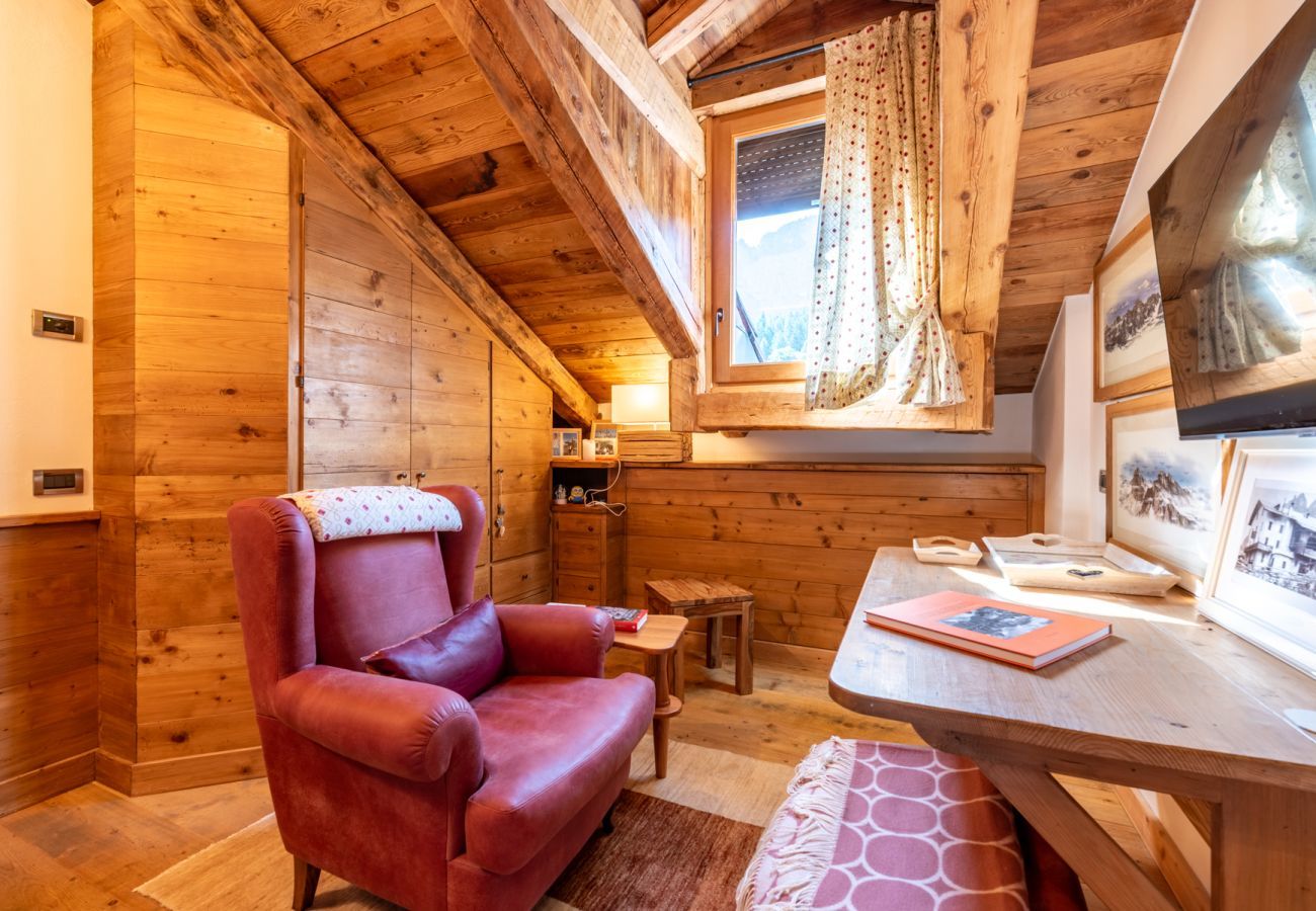 Apartment in Cortina d´Ampezzo - Alverà Lodge with Terrace R&R