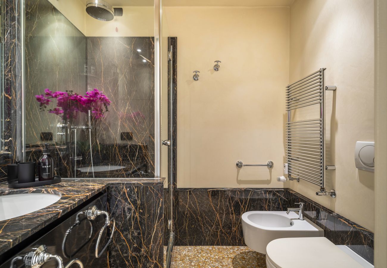 Apartment in Venice - Golden Treasure Apartment on the Grand Canal R&R