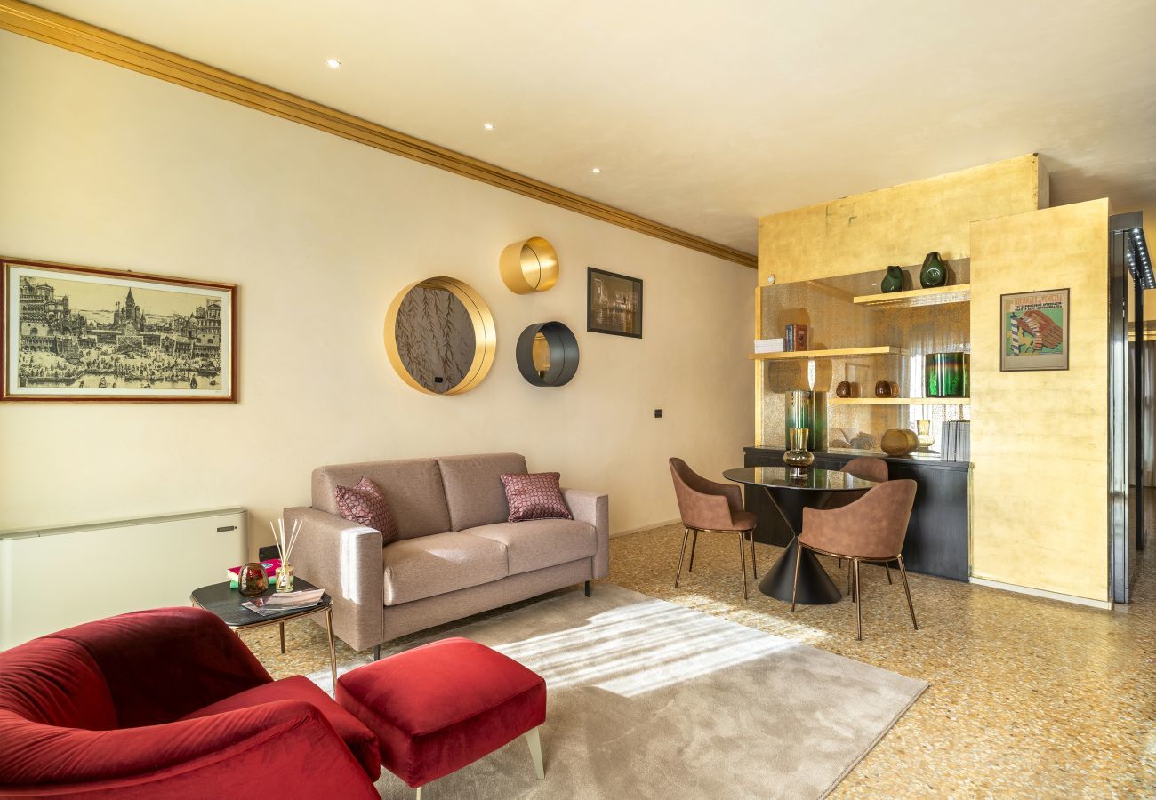 Apartment in Venice - Golden Treasure Apartment on the Grand Canal R&R