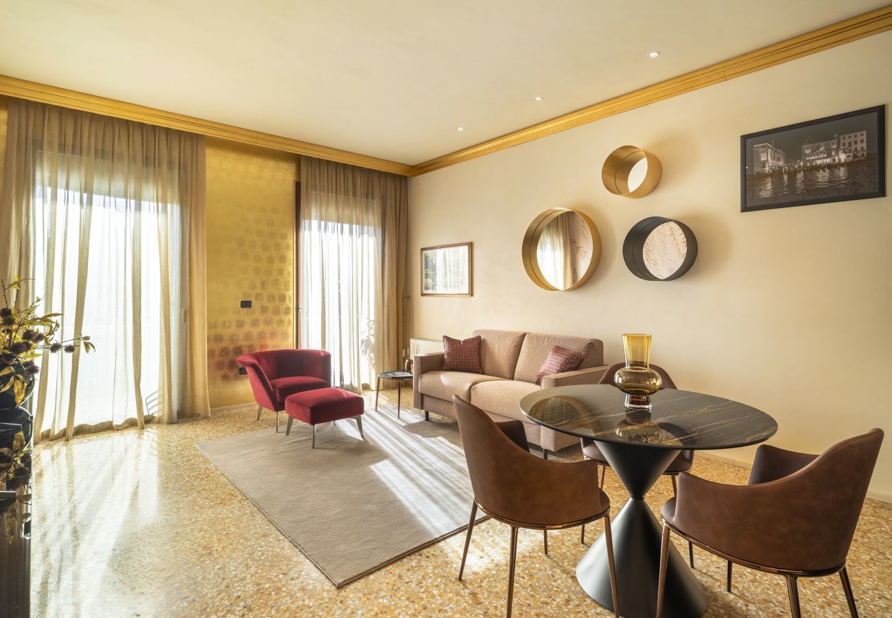 Apartment in Venice - Golden Treasure Apartment on the Grand Canal R&R