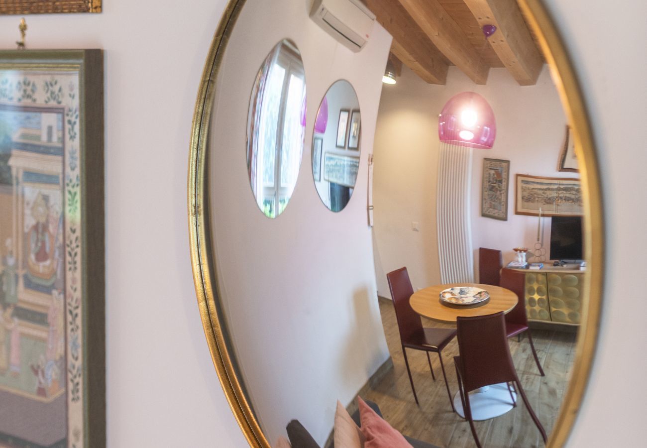 Apartment in Venice - Colorful Venetian Apartment R&R