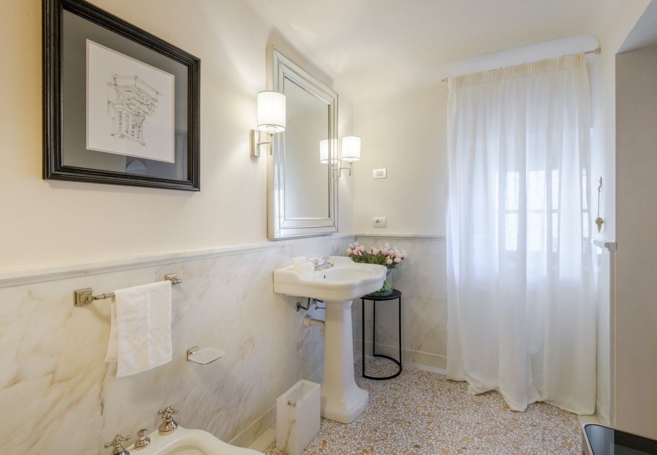 Apartment in Lucca - The Marble Penthouse