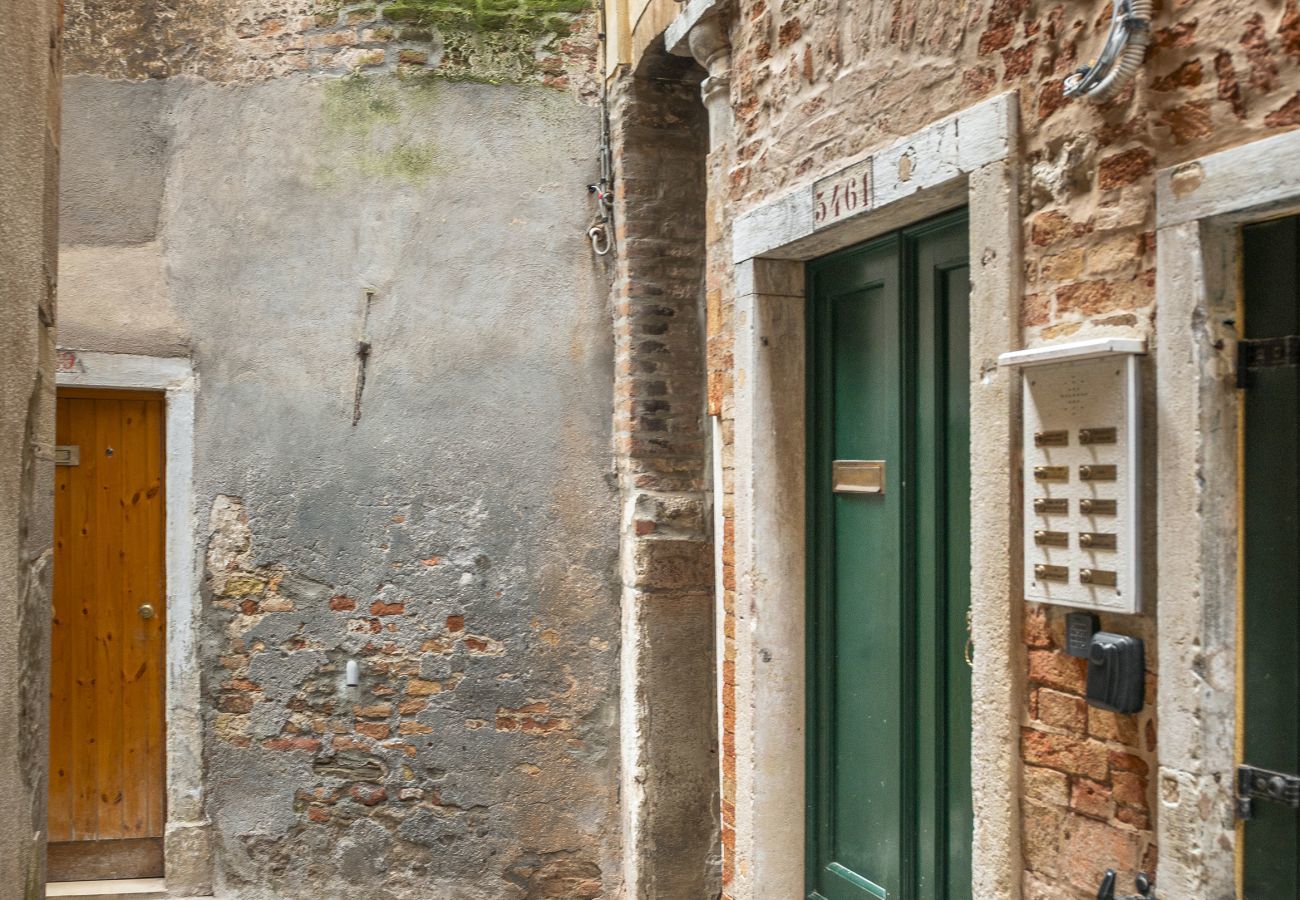 Apartment in Venice - Calle Varisco Apartment with Terrace R&R