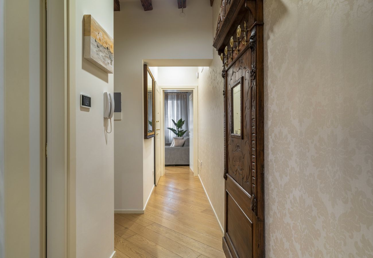Apartment in Venice - Ca' Venier Apartment with Balcony R&R