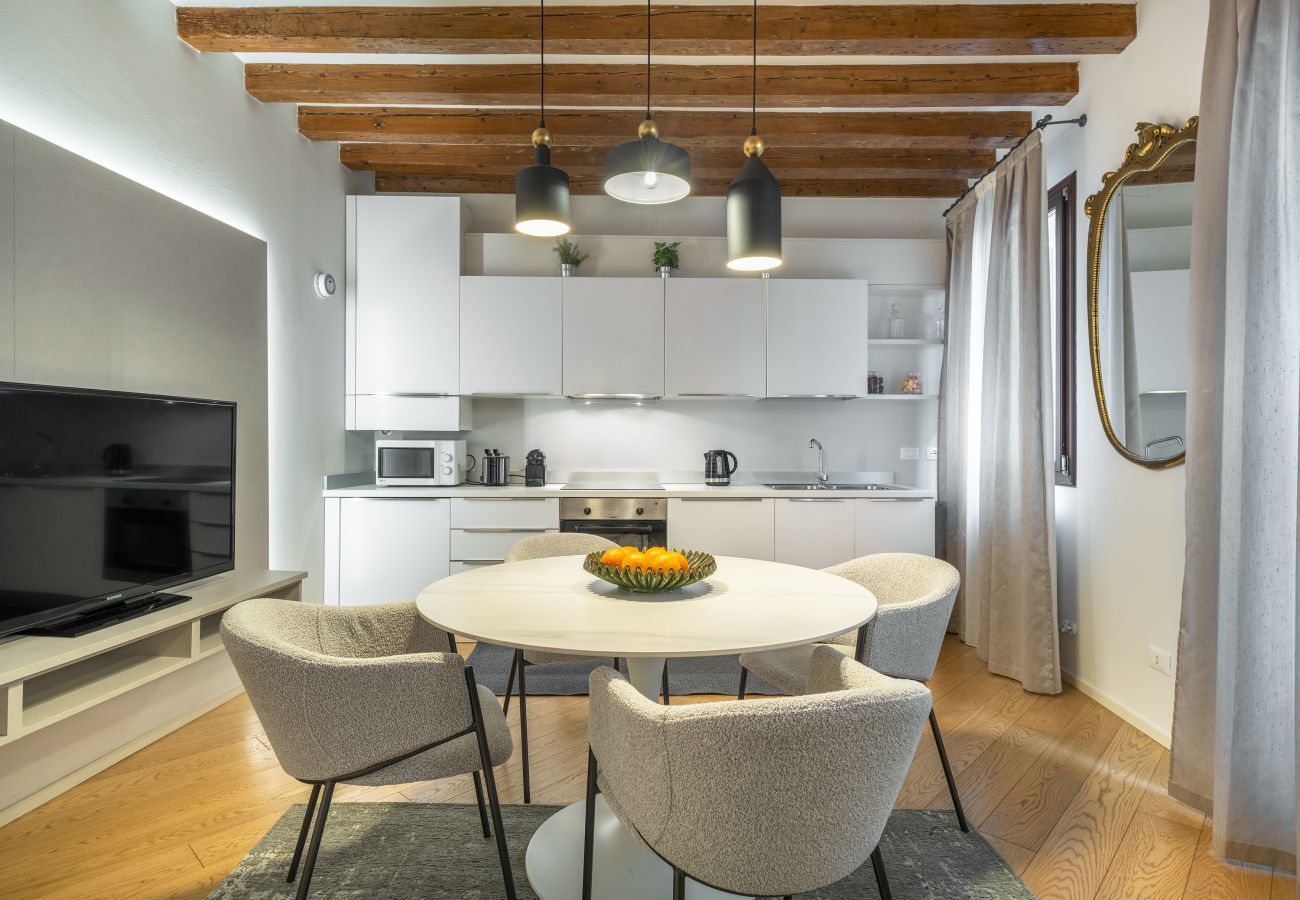 Apartment in Venice - Ca' Venier Apartment with Balcony R&R