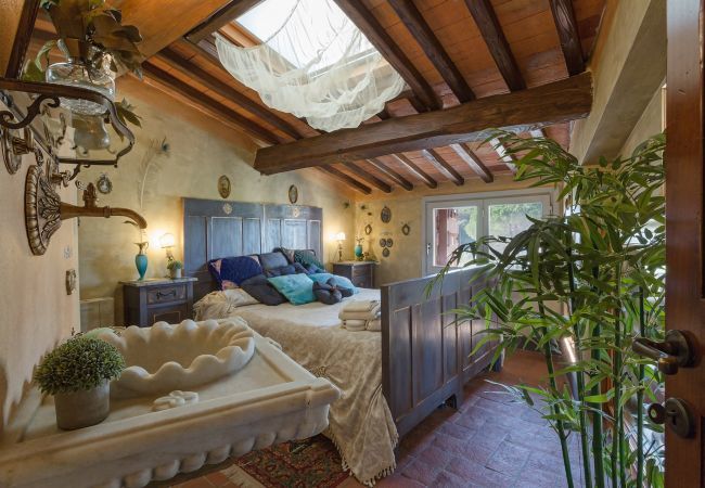 Villa à Capannori - Offrez-vous un appartement dans une ferme avec un jacuzzi face à la ville!