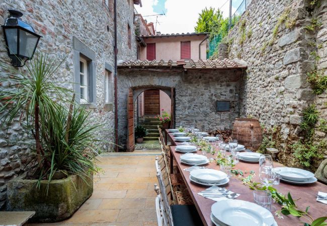 Villa à Pescaglia - PALAZZO GIUSTI: Understated Luxury with a Welcoming Ambience on the Hills of Lucca