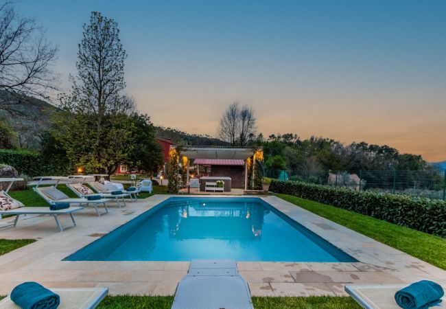 Villa à Capannori - VILLA CATIA Farmhouse. 3 Luxury Bedrooms, a Pool, a Jacuzzi and a Dream-Like Getaway Experience