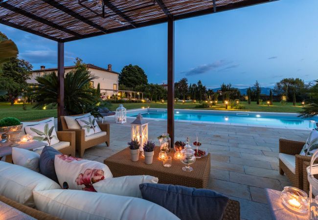 Villa à Lucques - VILLA HUGO, Understated Luxury 5 Bedrooms Villa with Pool and a Welcoming Ambience