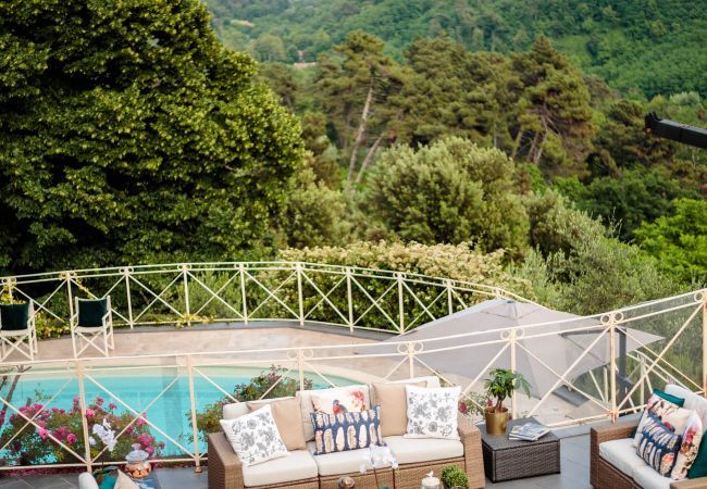 Villa à Camaiore - CASOLARE DEI COLLI Panoramic Private Pool, Lavish Interiors and a Gourmet Kitchen