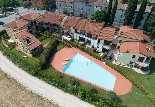 Appartement à Lazise - Regarda - appartement Miralago avec piscine, jardin, acceptant les animaux de compagnie.