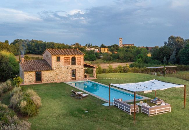 Villa à Orentano - IL CONTE Traditional Tuscany 3 bedrooms Luxury Farmhouse Villa with Private Pool and SPA in Orentano