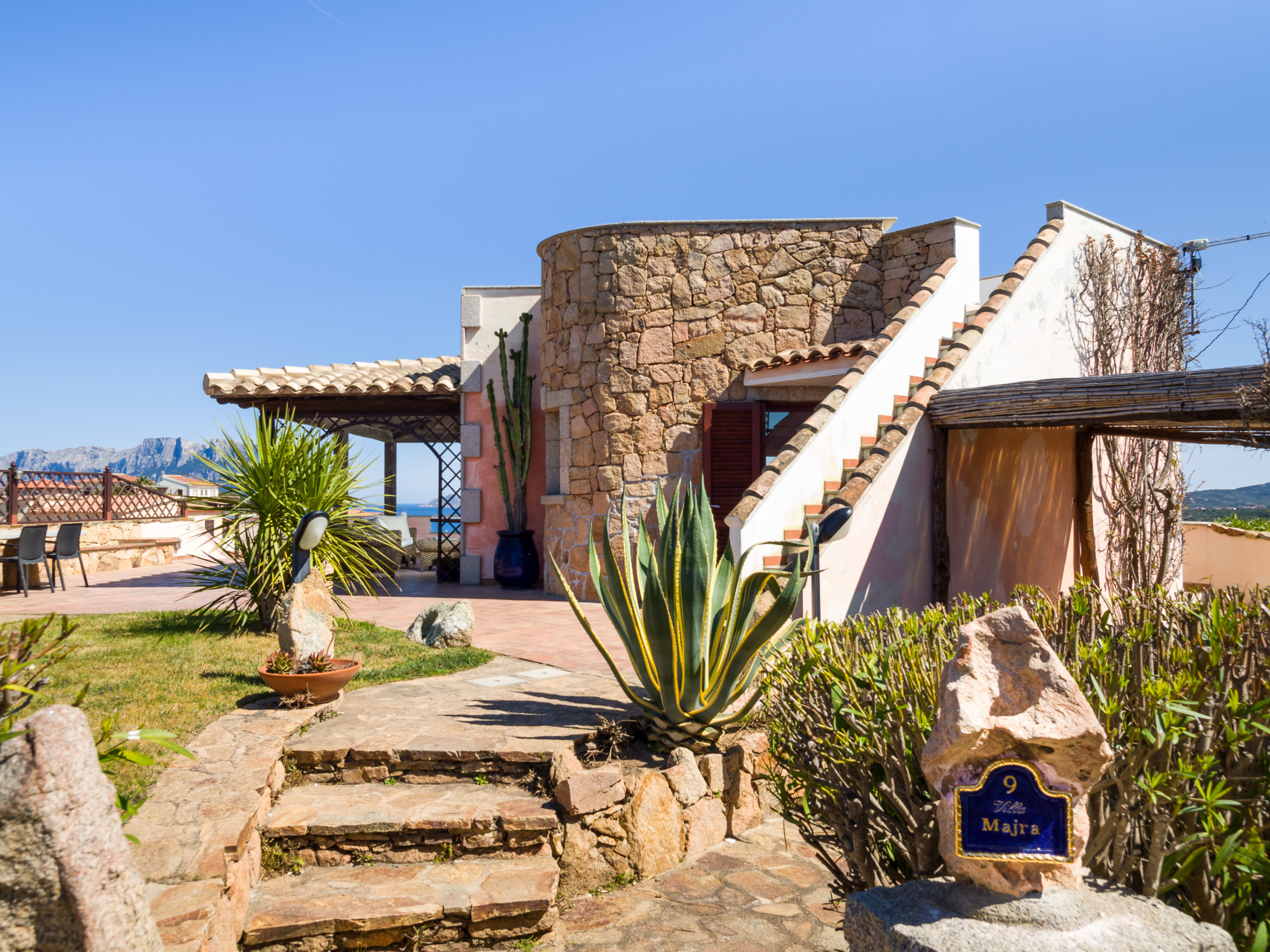 villa à Olbia - Villa Majra - superbe piscine surplombant Tavolara