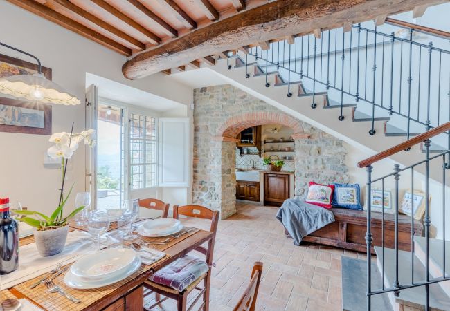 Villa à Lucques - Tuscan Fizz, a traditional Stone Farmhouse with Private Pool and Amazing View among the Vineyards in Lucca